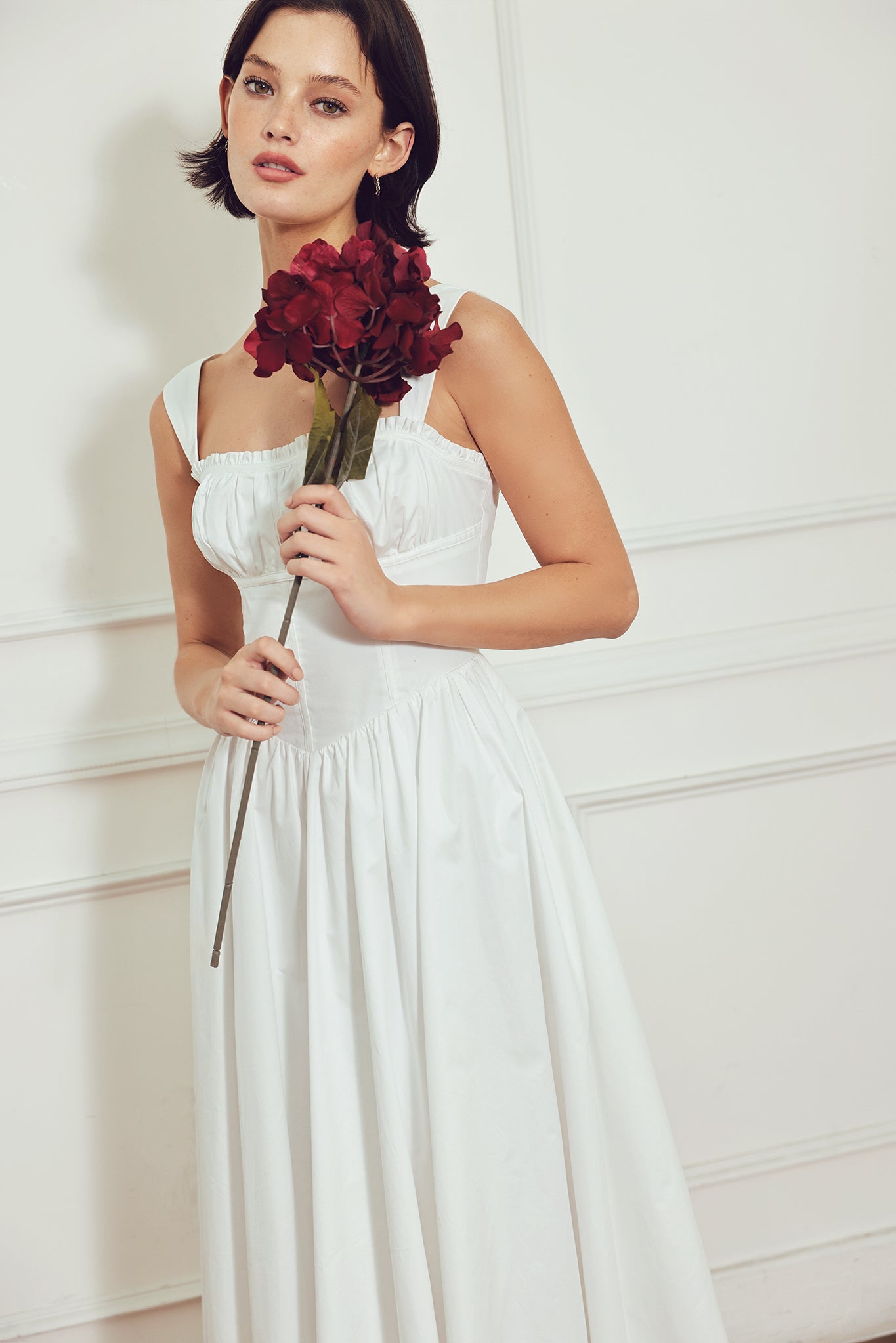 Elegant White Midi Dress with Corset Waist 3